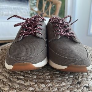 EUC Reef Casual Sneakers